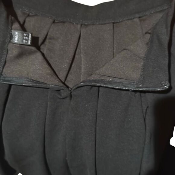 Shein Solid Black EZwear College Style Boxy Pleated Mini Skirt Ladies Small - Picture 5 of 10